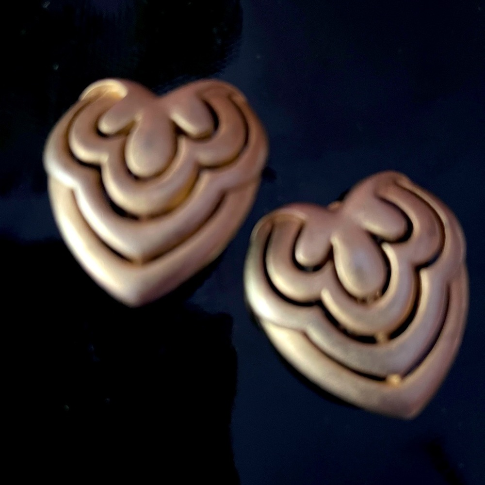 Edwin Pearl Vintage Heart Clip Earrings  *